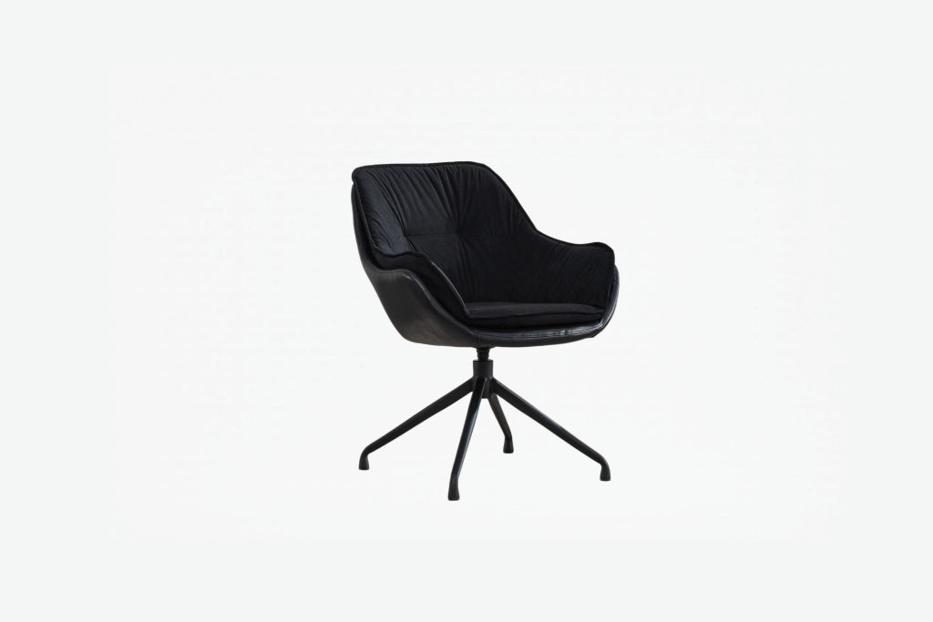 Poltrona girevole in ecopelle con seduta ergonomica e schienale avvolgente base in metallo nero 69 × 65 × 46 cm