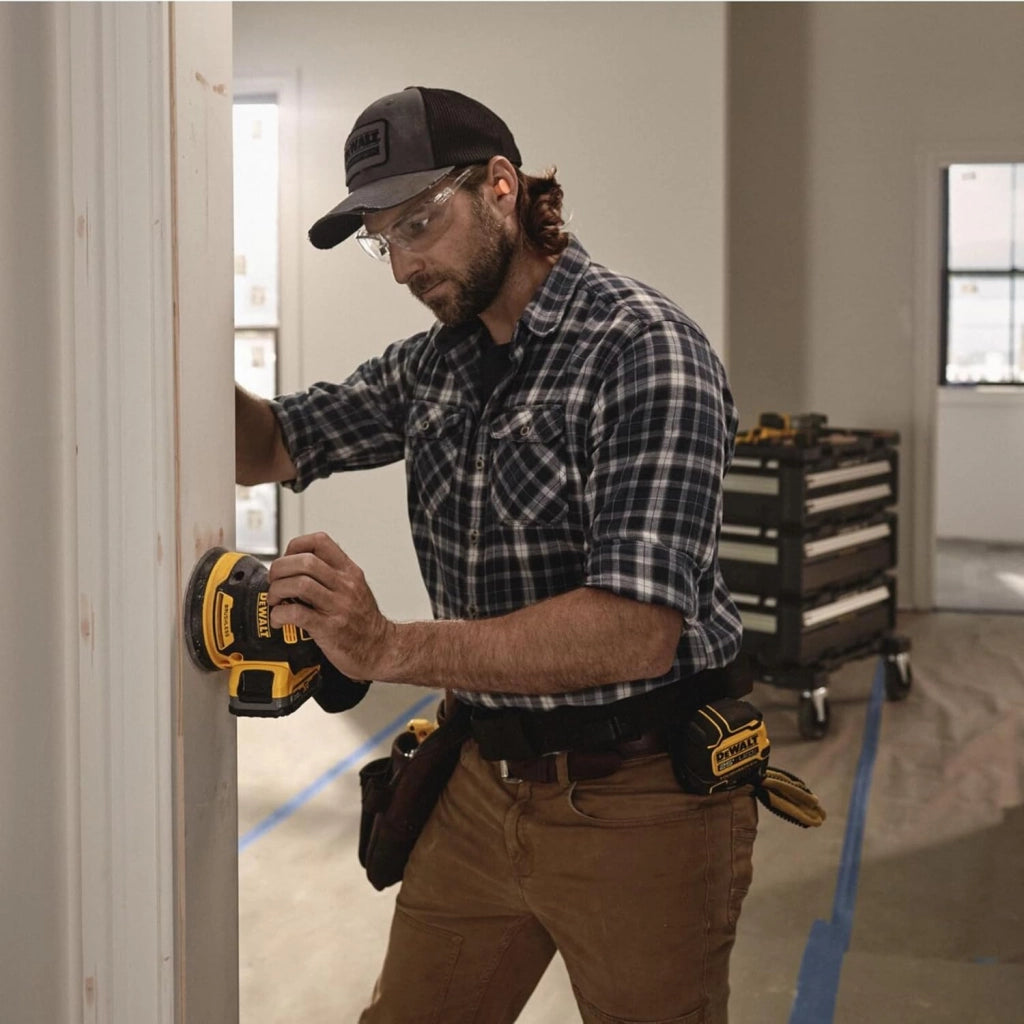 DEWALT Levigatrice Rotorbitale Brushless 18V XR, Platina 125mm, Regolazione Velocità, Impugnatura Ergonomica, Hook & Loop, Basse Vibrazioni, Interruttore Sigillato, Solo Corpo – DCW210NT-XJ