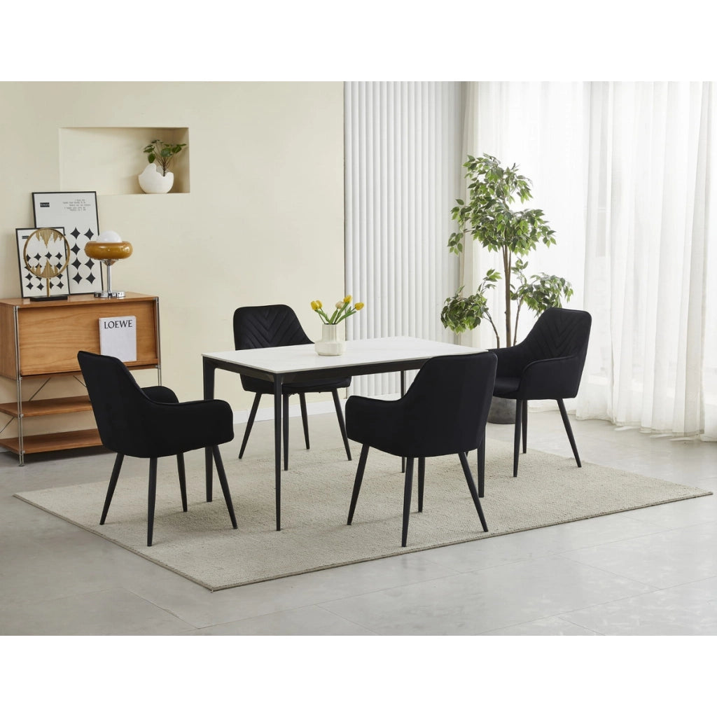 Sedia Nana in velluto nero con gambe in metallo