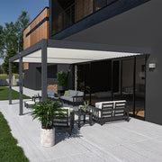 Pergola bioclimatica Ombréa addossata VS - 4x6M bicolore + 2 tende bianche