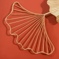 Decorazione Murale 3D in Metallo, Wall Art Dorata con Foglie di Ginkgo 138x70cm