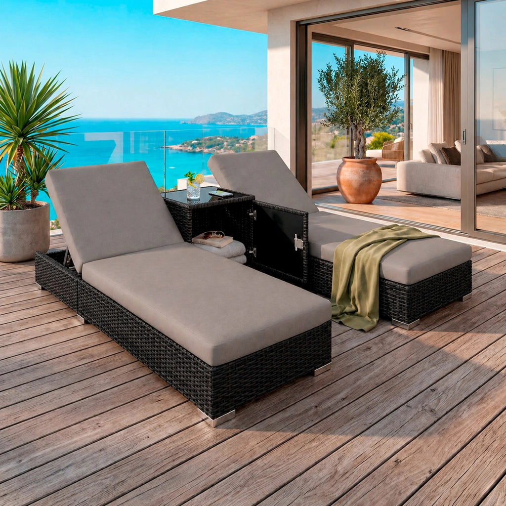 Set 2 Sdraio Prendisole in Polyrattan con Tavolino Contenitore e Cuscini Schienale Reclinabile 5 Posizioni Arredo Giardino Piscina 184x60x21 Cm Nero Grigio