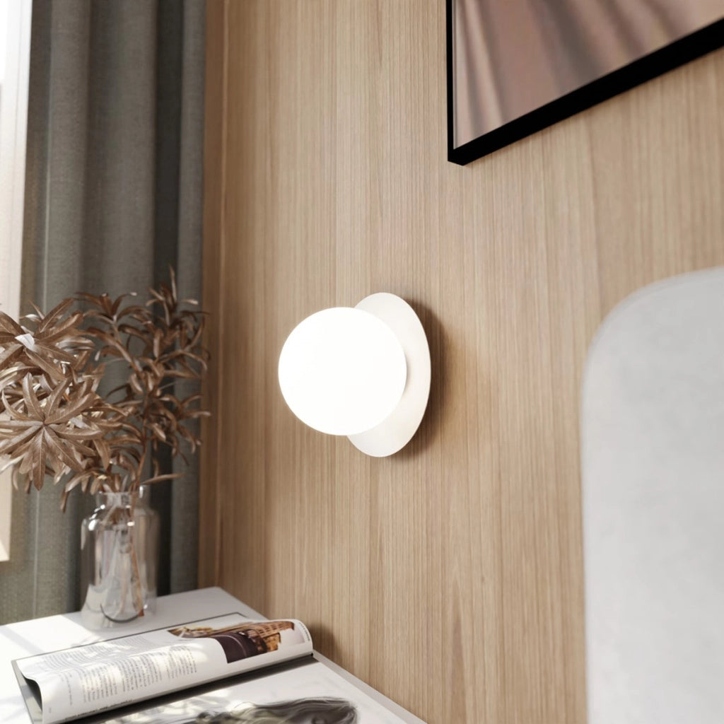 Lampada a parete Oslo in acciaio bianco con diffusore opalino