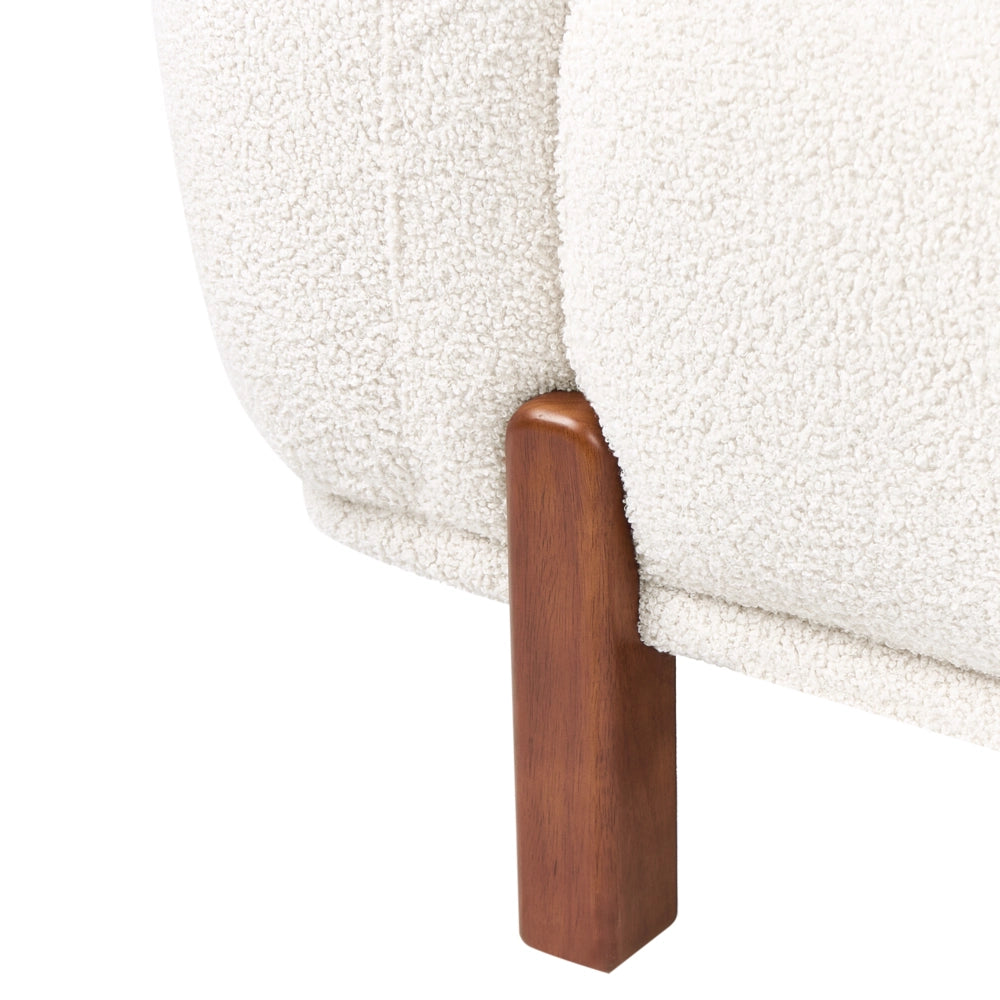 Poltrona bianca bouclé imbottita morbida moderna organica bassa curvilinea stile moderno