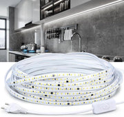 Striscia LED 5m 220V 120LED/m IP65 impermeabile - Bianco freddo 6000K illuminazione a LED per decorazione di casa, cucina e giardino - Lampada LED interna con presa e interruttore EU.