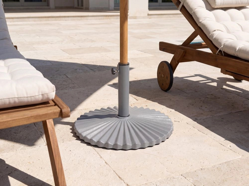Base per ombrellone in acciaio scanalato verniciato a polvere, resistente alle macchie e all'acqua, con palo regolabile, grigio