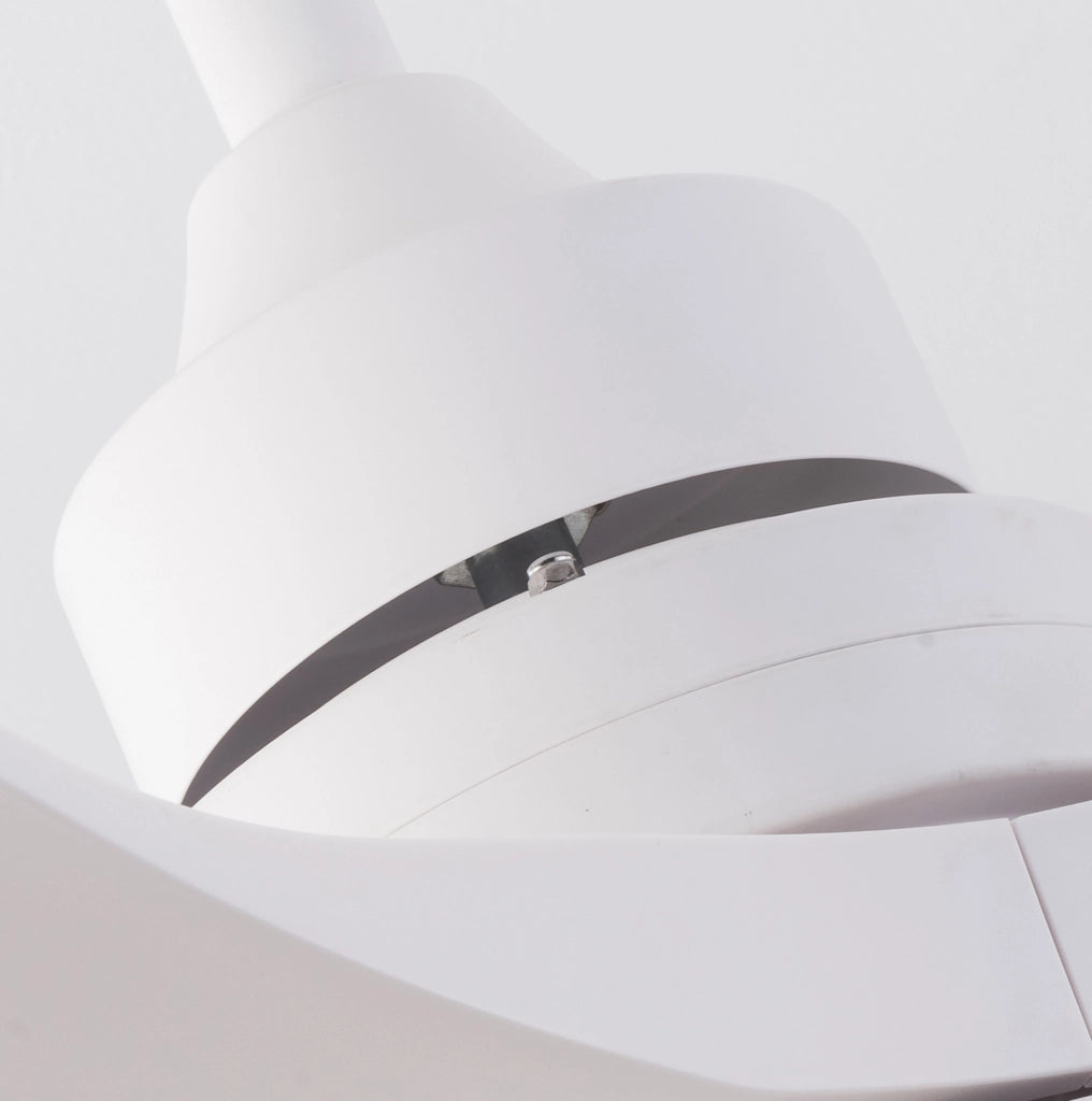 Ventilatore da soffitto 42'' con luce LED; 3 pale ABS bianche e motore DC reversibile
