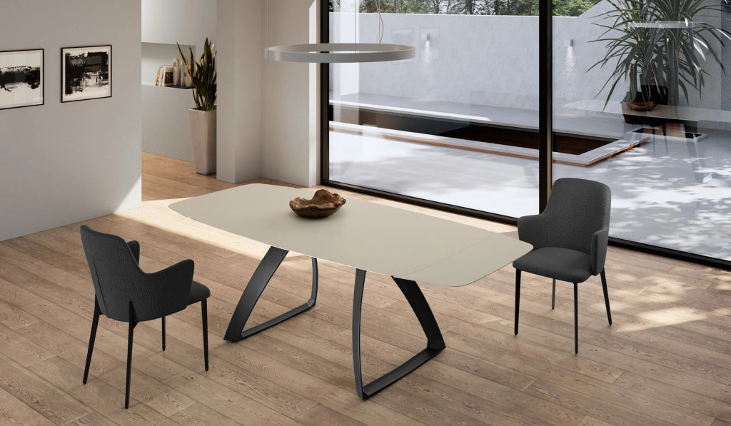 Tavolo Allungabile Barrel in Ceramica Color Sabbia con Struttura in Alluminio Nero Opaco - 180-240cm x 90cm x 76cm