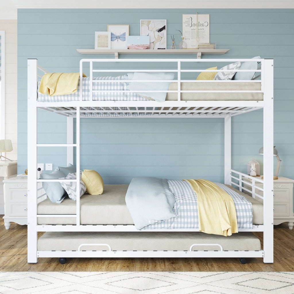 Letto a castello 205x145x170 cm per 3 persone con letto estraibile e barriera di sicurezza in metallo bianco opaco