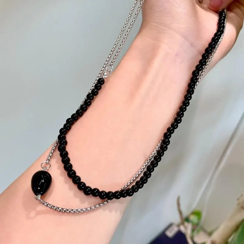 Collana patchwork di perle nere fatta a mano, regalo di Natale o di compleanno.