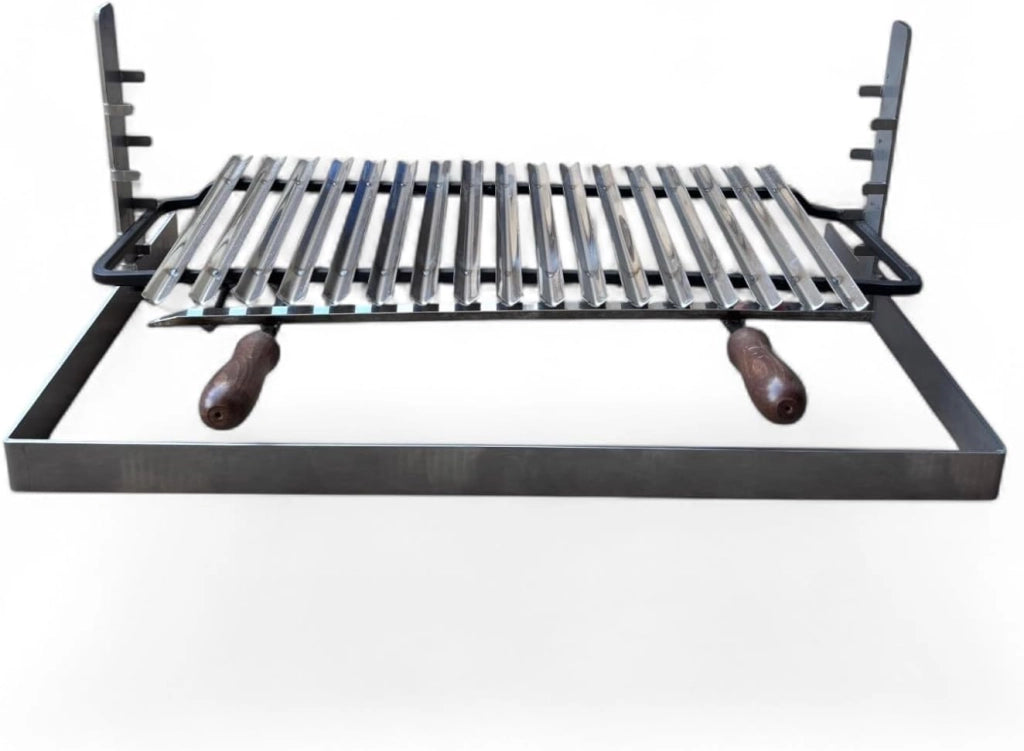 Griglia per Barbecue in Acciaio Inox, Sistema Scolagrassi, Manici in Legno, Base in Ferro Regolabile su 3 Altezze 70x45cm, Superficie di Cottura 54cm