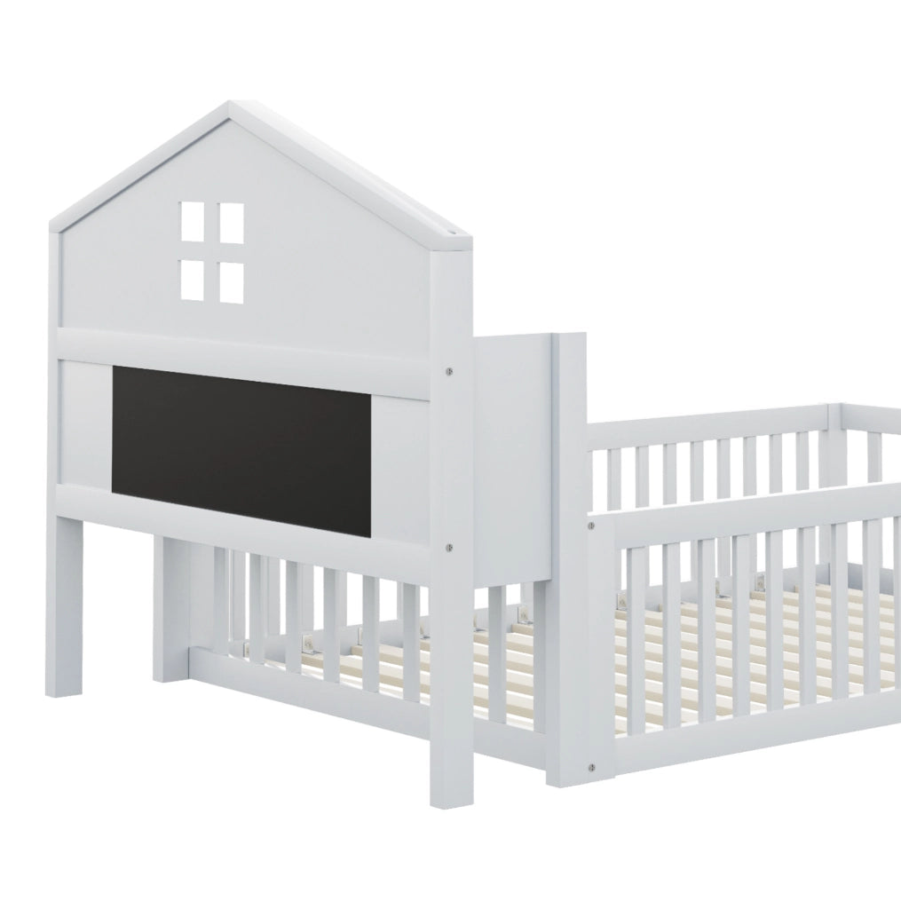 Letto per bambini 90 x 200 cm bianco a casetta con lavagna, ripiani, porta e rete a doghe