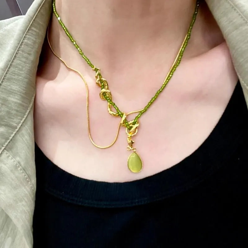 Collana a serpente fatta a mano con perline di cristallo verde, regalo di Natale o di compleanno.