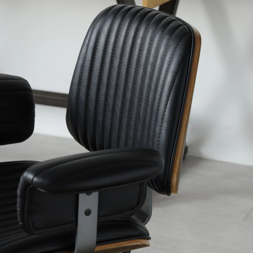 Sedia da ufficio in pelle PU nera con rotazione a 360° e ruote