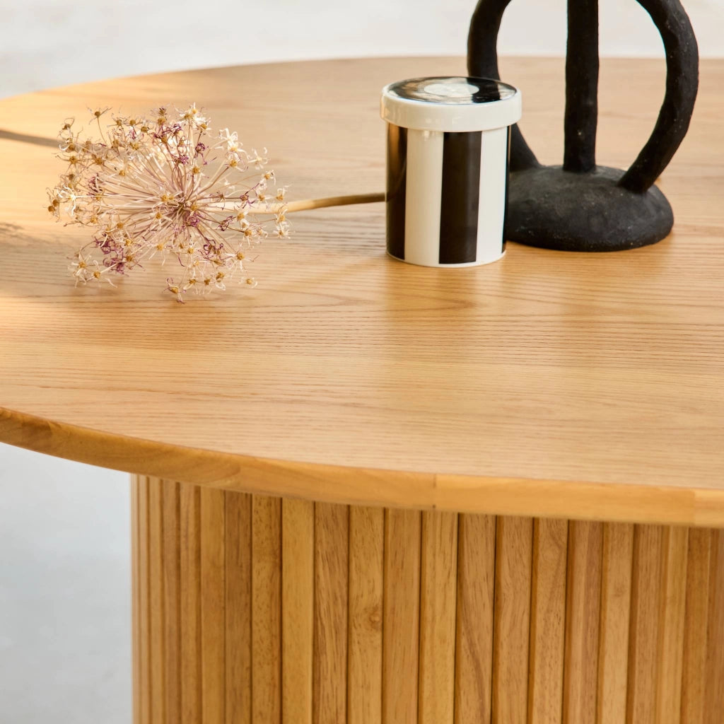 Tavolo da pranzo ovale in legno di hevea e impiallacciatura di rovere