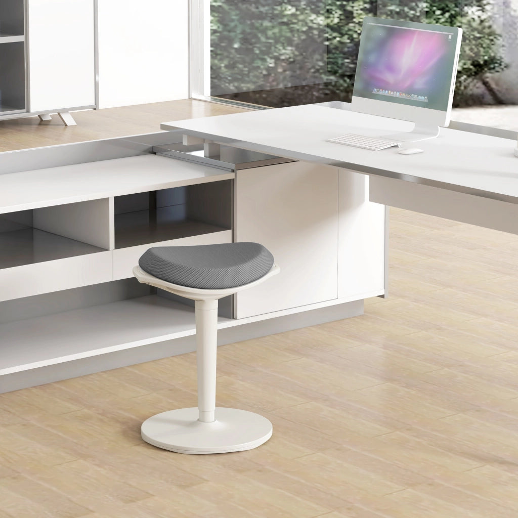 Sgabello da ufficio ergonomico regolabile in altezza con seduta mobile e rete mesh grigio