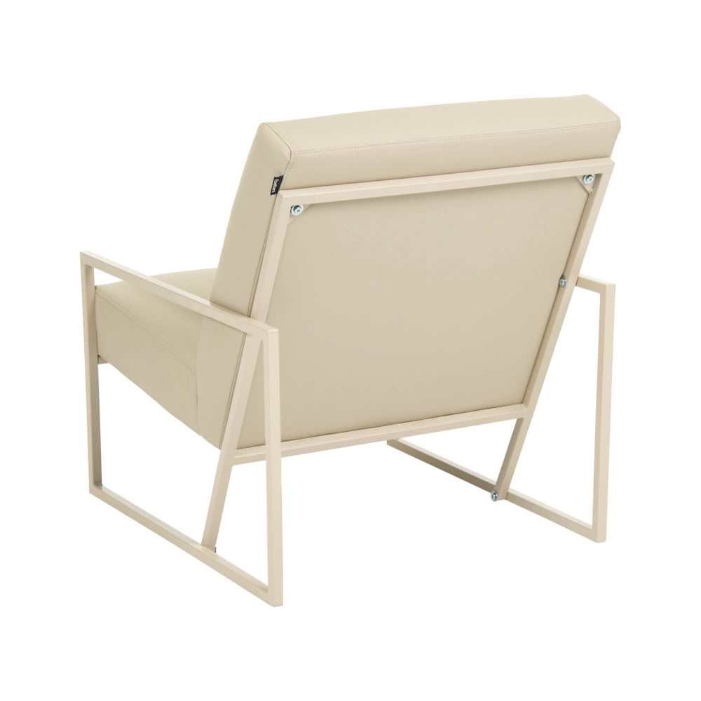 Poltrona in ecopelle PU beige con schienale e braccioli struttura in ferro beige stile moderno e glamour per il soggiorno