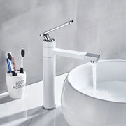 Wastafello a rotazione singolo con manopola a una mano, rotazione freddo e caldo, moderno rubinetto da bagno con miscelatore, rubinetto da bagno bianco.