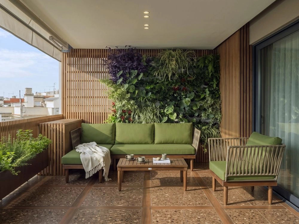 Set Lounge da Giardino 4 Posti ad Angolo Destro con Tavolino Poltrona in Finto Rattan Struttura in Legno di Acacia e Cuscini Verdi