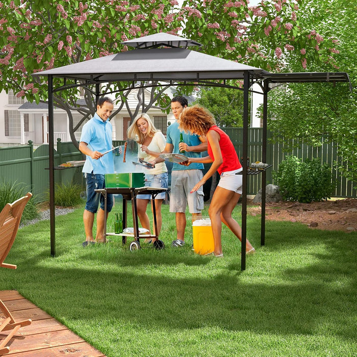 Gazebo per Barbecue, Pergola per BBQ con Tendalino Laterale, Tetto a 2 Livelli, 2 Ripiani Laterali, Ganci Appesi, Apribottiglie, per Giardino e Cortile, 318 x 153 x 250 cm (Grigio)