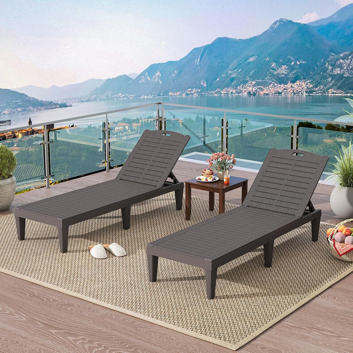 Set di 2 Sedie a Sdraio, Lettino Prendisole da Esterno in PP con Schienali Regolabili in 4 Posizioni, Sedia Reclinabile per Patio, Piscina, Terrazza, Portata 160 kg (Marrone)