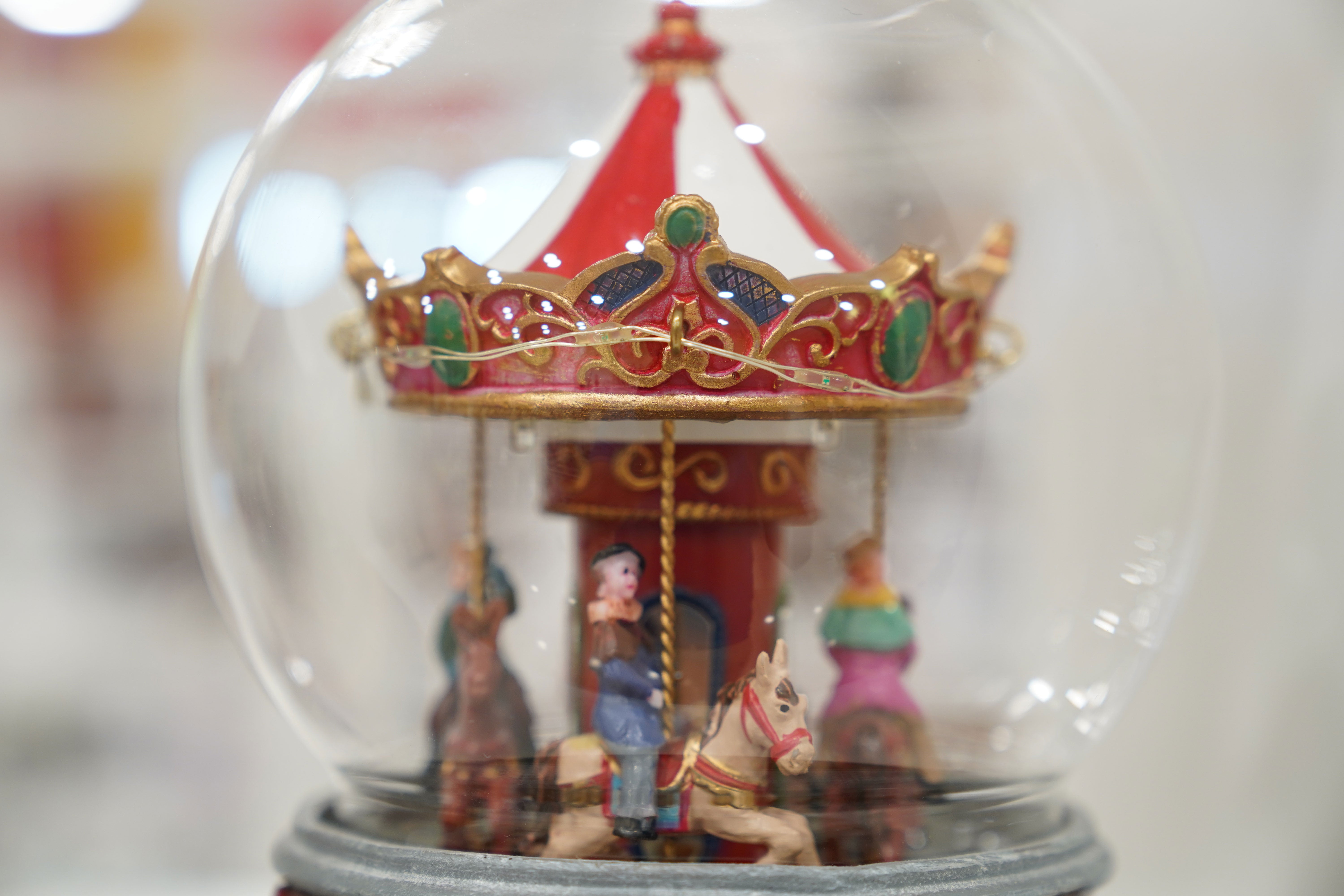 Giostra Carillon Natalizio Ø12x16 cm in Resina con Movimento Luci e Suoni