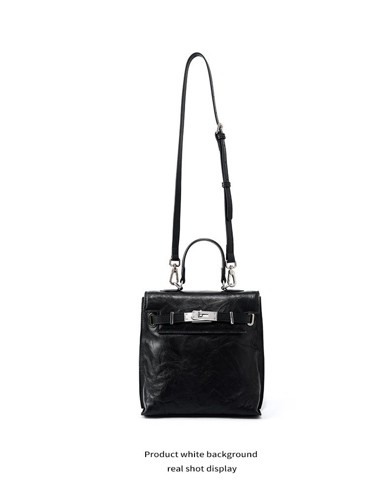 Zaino da viaggio da donna in vera pelle, colore nero.