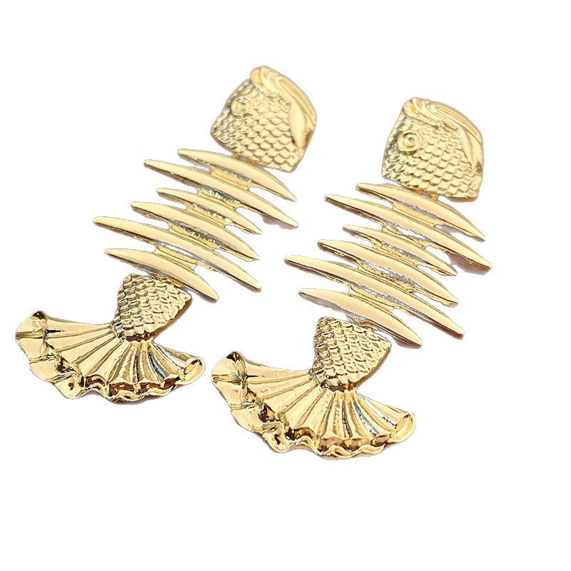 Orecchini a spina di pesce in oro, dal design esagerato europeo e americano.