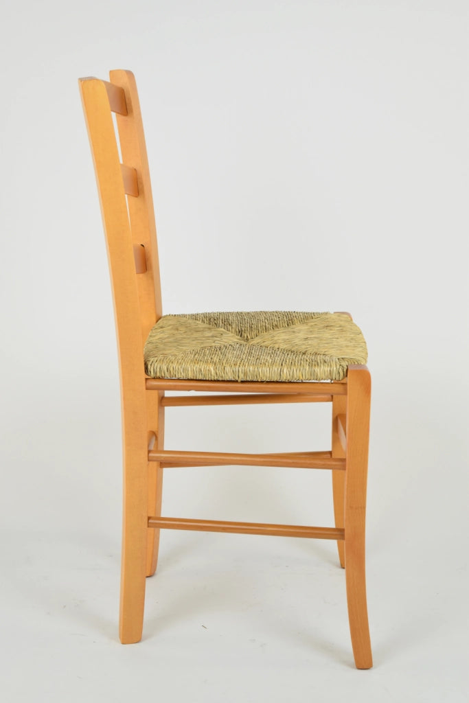 Sedia Venice Tommychairs, robusta struttura in legno di faggio verniciata in miele e seduta in paglia