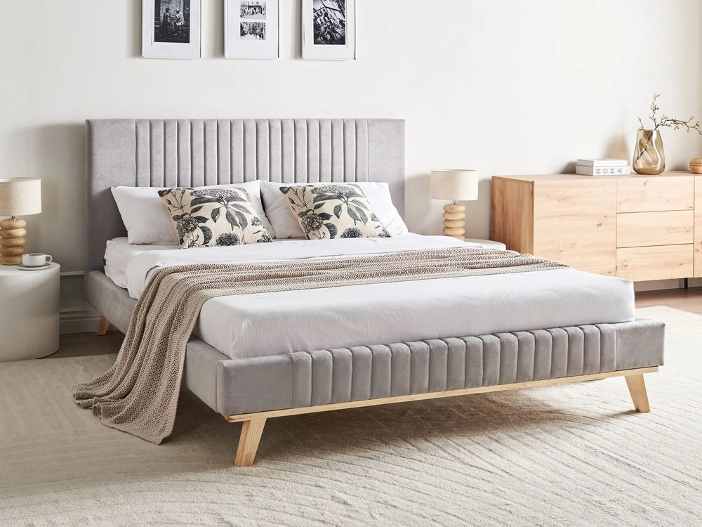 Letto matrimoniale in ciniglia grigio chiaro 160 x 200 cm struttura imbottita testiera trapuntata a canale