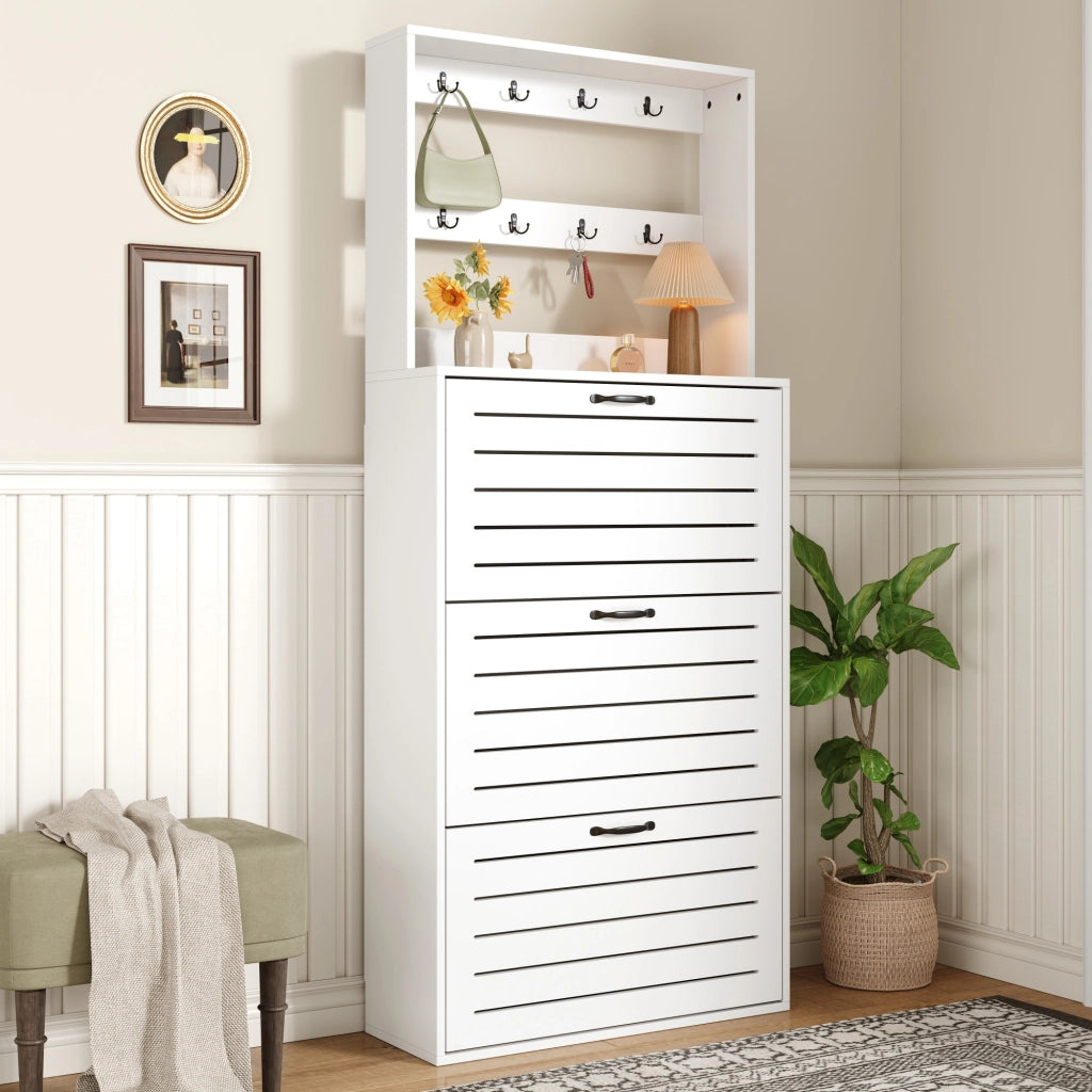 Mobile Scarpiera con 3 Ripiani e 8 Ganci; Porta Borse e Cappelli; Stile Minimalista; in Pannello di Truciolare; Bianco; 70×25×165 cm