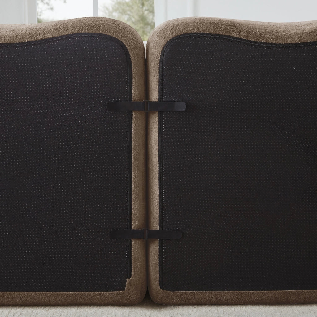 Divano angolare modulare con seduta profonda e braccioli ergonomici in velluto marrone