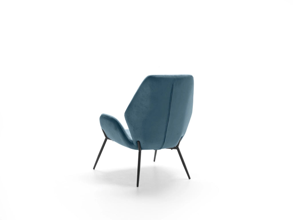 Poltrona Brandy di Design Contemporaneo - Seduta in Velluto Blu e Struttura in Metallo Verniciato Nero - Comfort Avvolgente