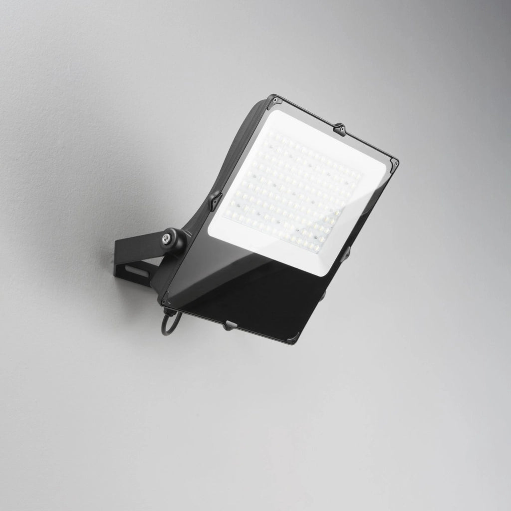 PROIETTORE LED GIOVE NERO 30° 200W 32666LM 4000K IP66 39,4X5,6X44,5CM