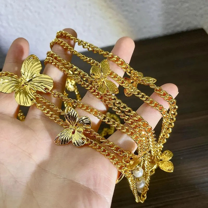 Collana fatta a mano con farfalla, nappa e perle, regalo di Natale o di compleanno.