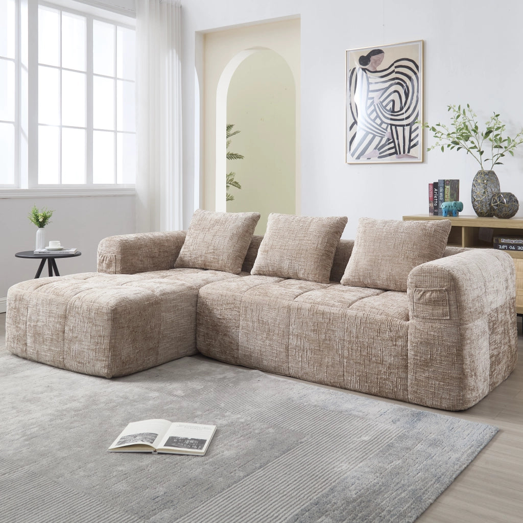 Divano angolare modulare in chenille color khaki, con chaise longue, tasche laterali e 3 cuscini