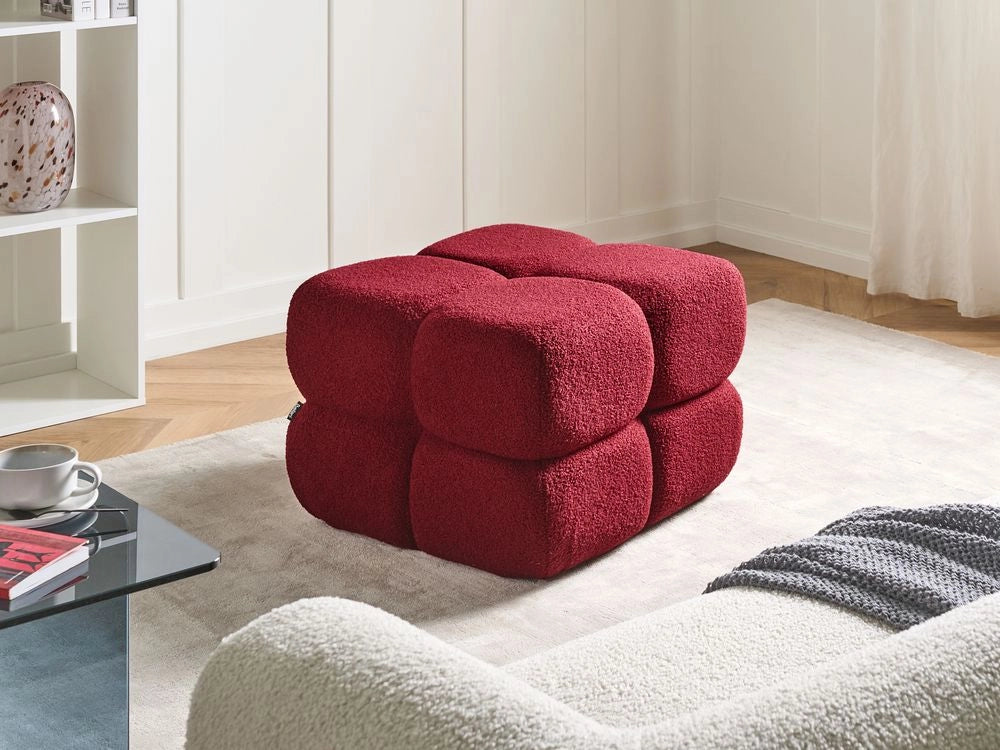 Pouf quadrato in bouclé rosso elemento d'arredo moderno per salotto o camera da letto