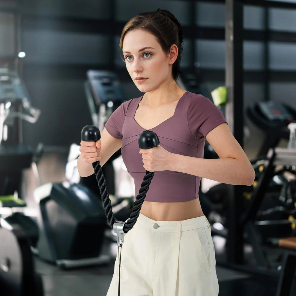 KOMFOTTEU 4 Accessori per Macchina a Cavi, Impugnature Palestra Set Multifunzione con Corda per Tricipiti, Triangolo Pulley per Palestra, Maniglia a V, Barra Tricipiti Dritta, Allenamento in Gym