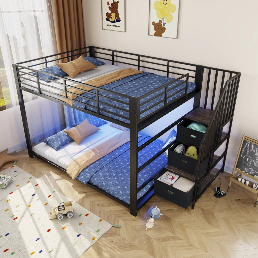 Letto a castello 140x200 cm in metallo e MDF con scala contenitore; LED e prese; nero