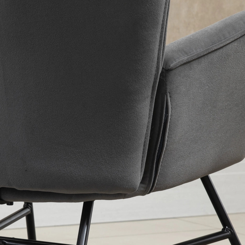 Poltrona a dondolo in poliestere con schienale alto e struttura stabile, grigio scuro 65 × 70 × 96 cm