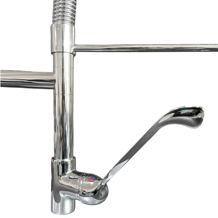 Rubinetto per cucina industriale con leva clinica e doccetta multigetto