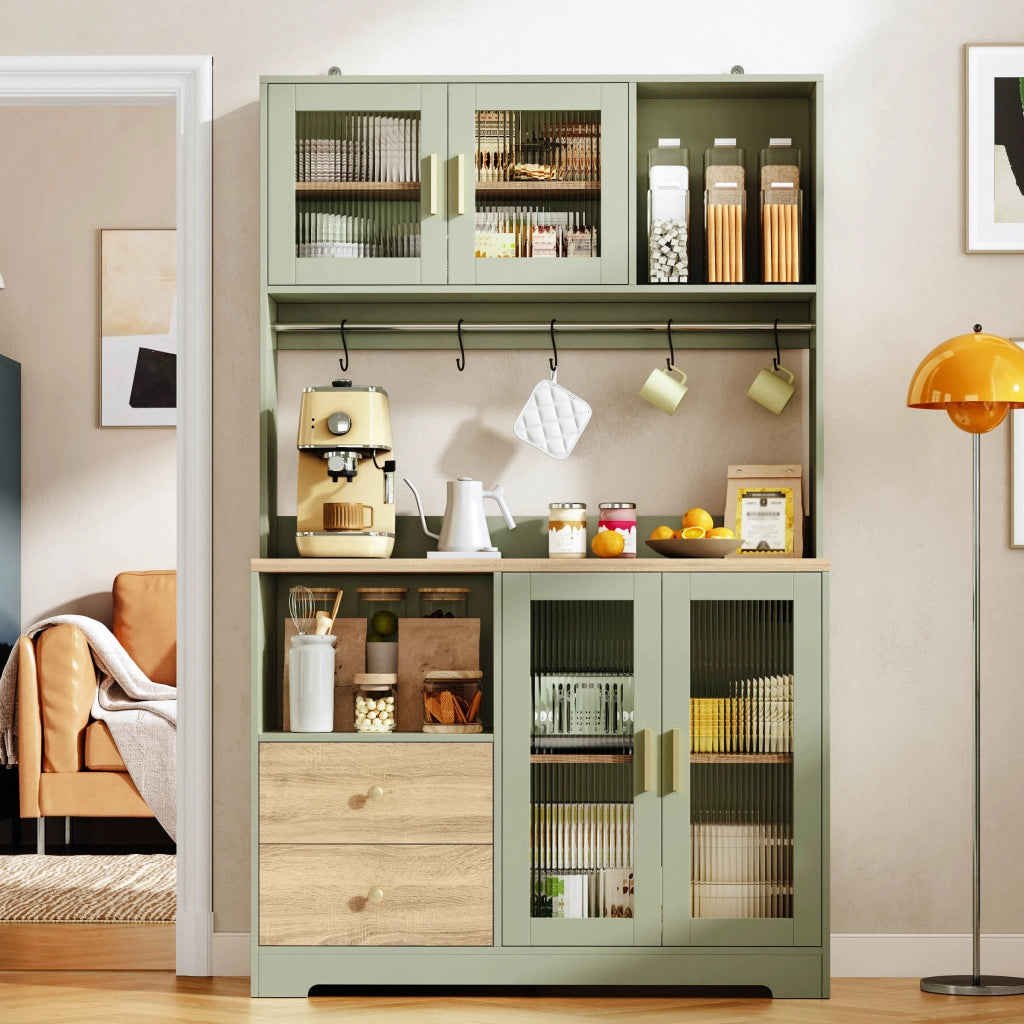 Credenza alta da cucina 110×40×178 cm con vetrina in vetro temperato, LED RGB, prese USB e ripiani regolabili, verde anticato