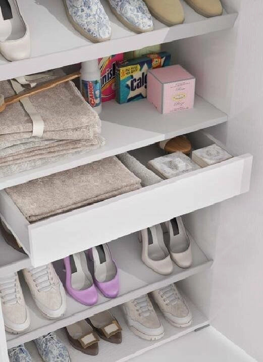 Angy, Armadio Multiuso 2 Ante 6 Ripiani Made in Italy, 72x195h cm Bianco