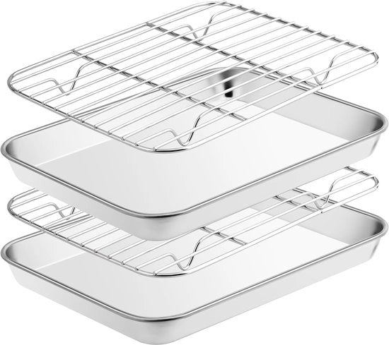 Due teglie per forno con griglia raffreddante, realizzate in acciaio inossidabile, non tossiche, durature, facili da pulire, resistenti al lavastoviglie, adatte per la grigliatura e la raffreddatura di alimenti. 26,5*20,5*2,5cm
