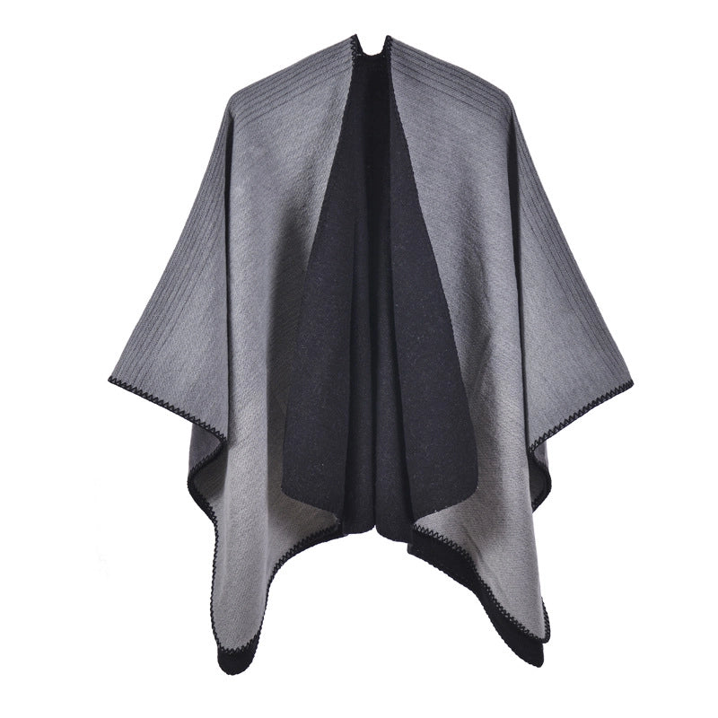 Elegante e semplice scialle, mantella da donna, sciarpa lavorata a maglia