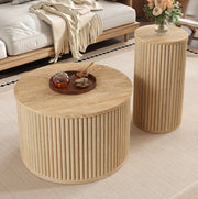 Set di 2 tavolini da caffè rotondi con motivo a strisce verticali; 60x60x38;5 cm e 30x30x56 cm; MDF naturale