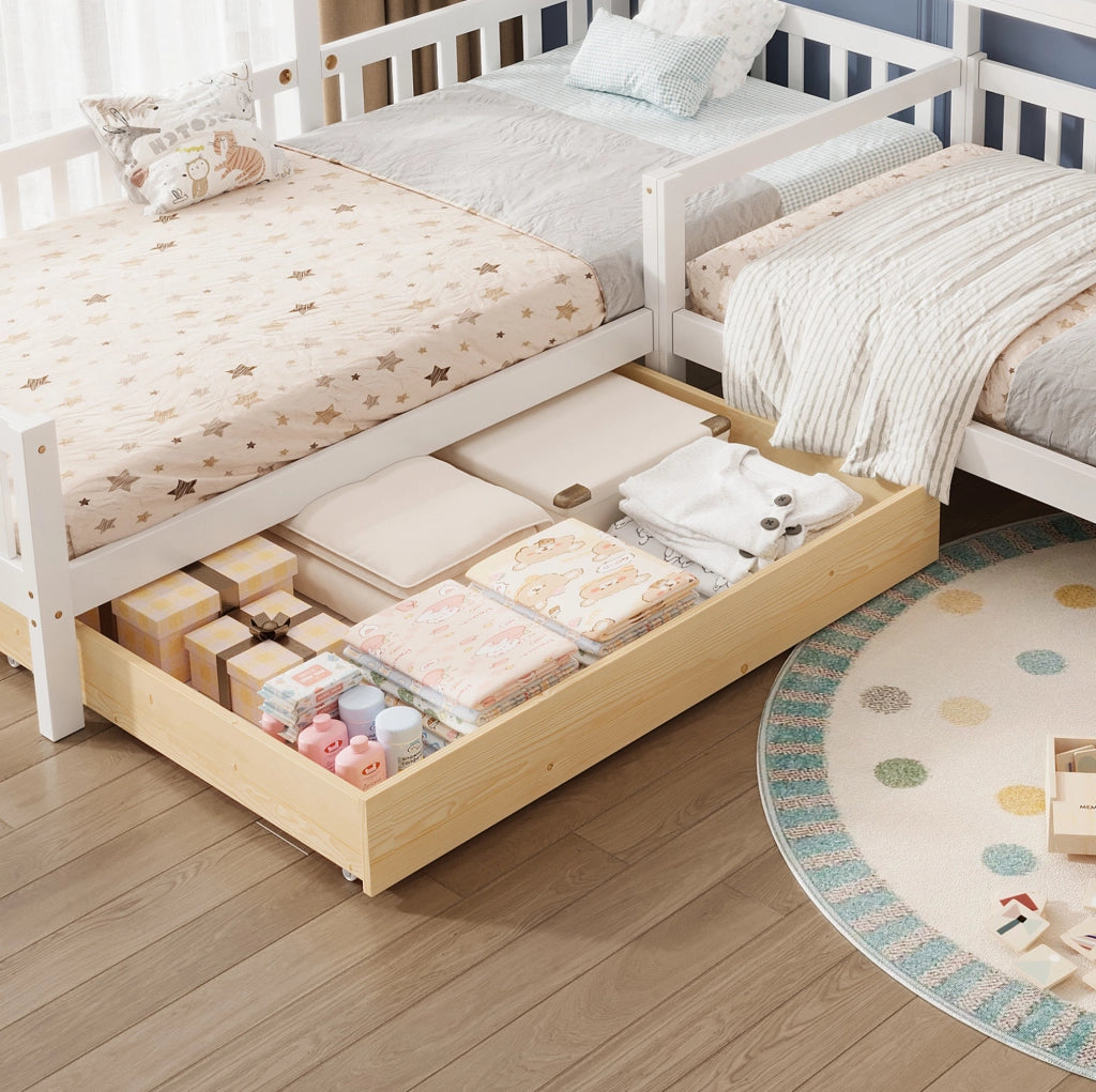 Letto a casetta a L in legno massello con cassetti e mensole bianco