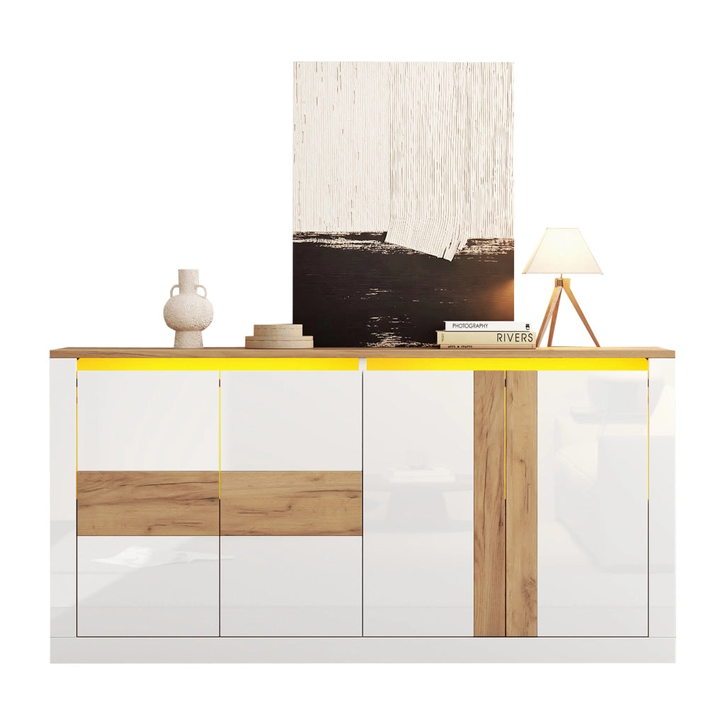 Sideboard 140¡Á35¡Á70 cm in MDF, 4 ante scorrevoli, LED RGB, finitura bianco lucido/effetto legno naturale e ripiani regolabili.