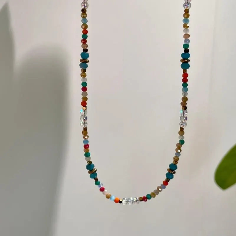 Collana con perline di cristallo: gioiello artigianale in pietra naturale