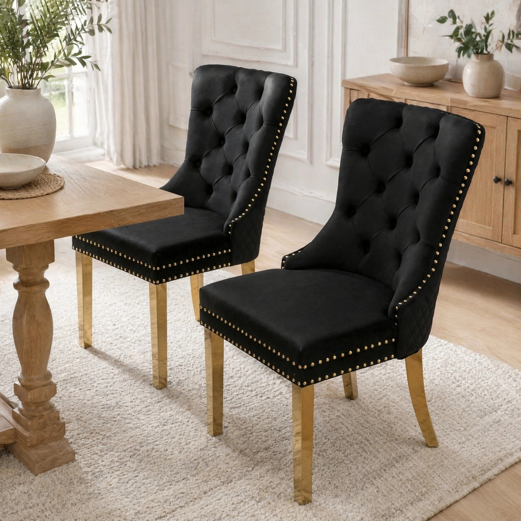 Sedia da pranzo con schienale decorativo e rivetti; 50.5 x 45 x 95 cm; in velluto nero
